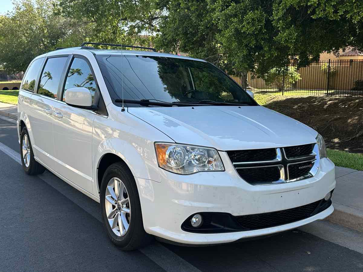 Used 2020 Dodge Grand Caravan SXT FWD image 2
