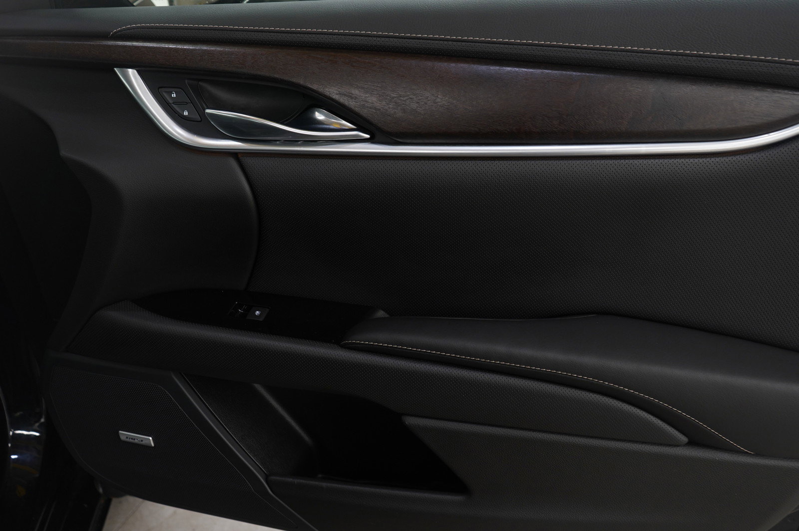 Used 2019 Cadillac XTS Luxury image 9