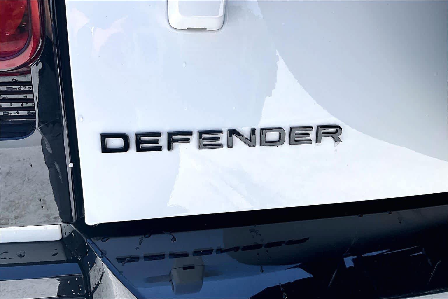 Used 2024 Land Rover Defender 130 X-Dynamic SE AWD/4WD image 30