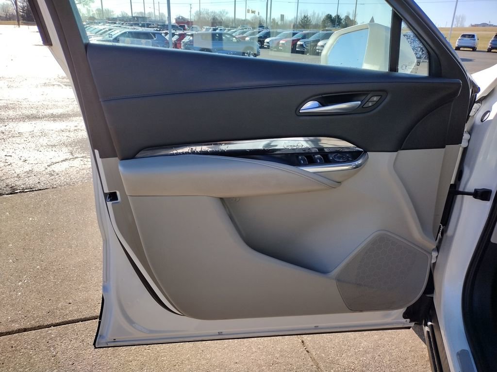 Used 2019 Cadillac XT4 Luxury AWD/4WD image 19