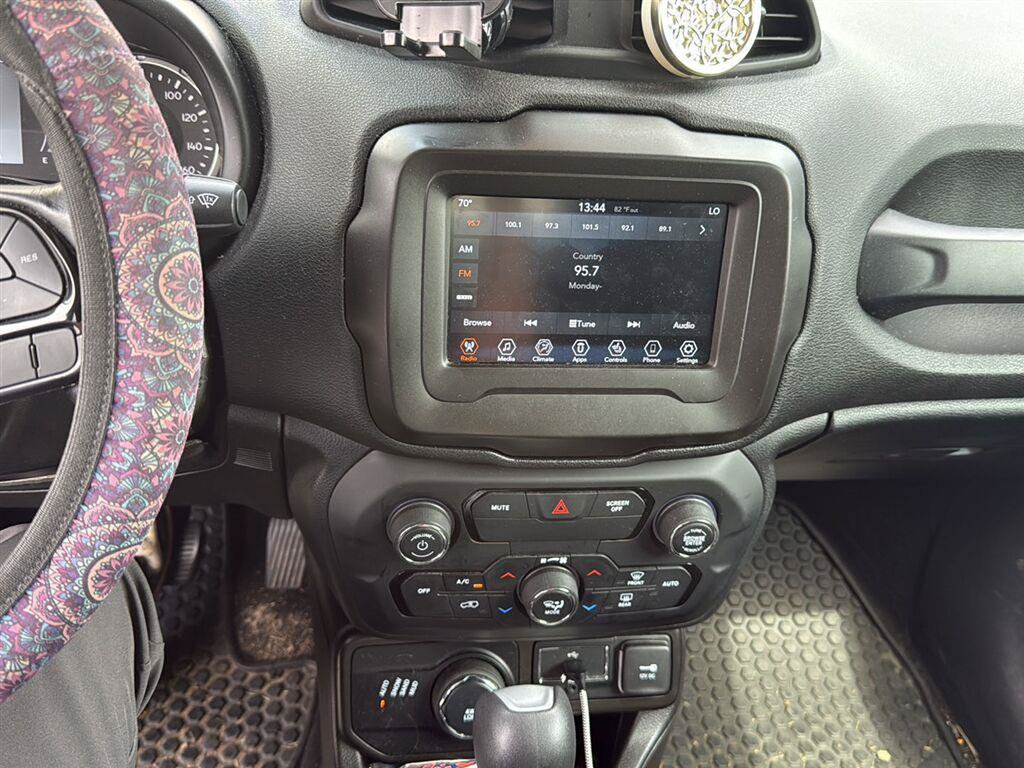 Used 2020 Jeep Renegade Altitude AWD/4WD image 12