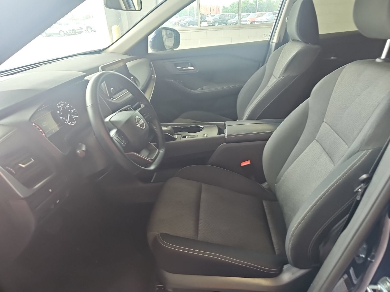 Used 2025 Nissan Rogue SV FWD image 6