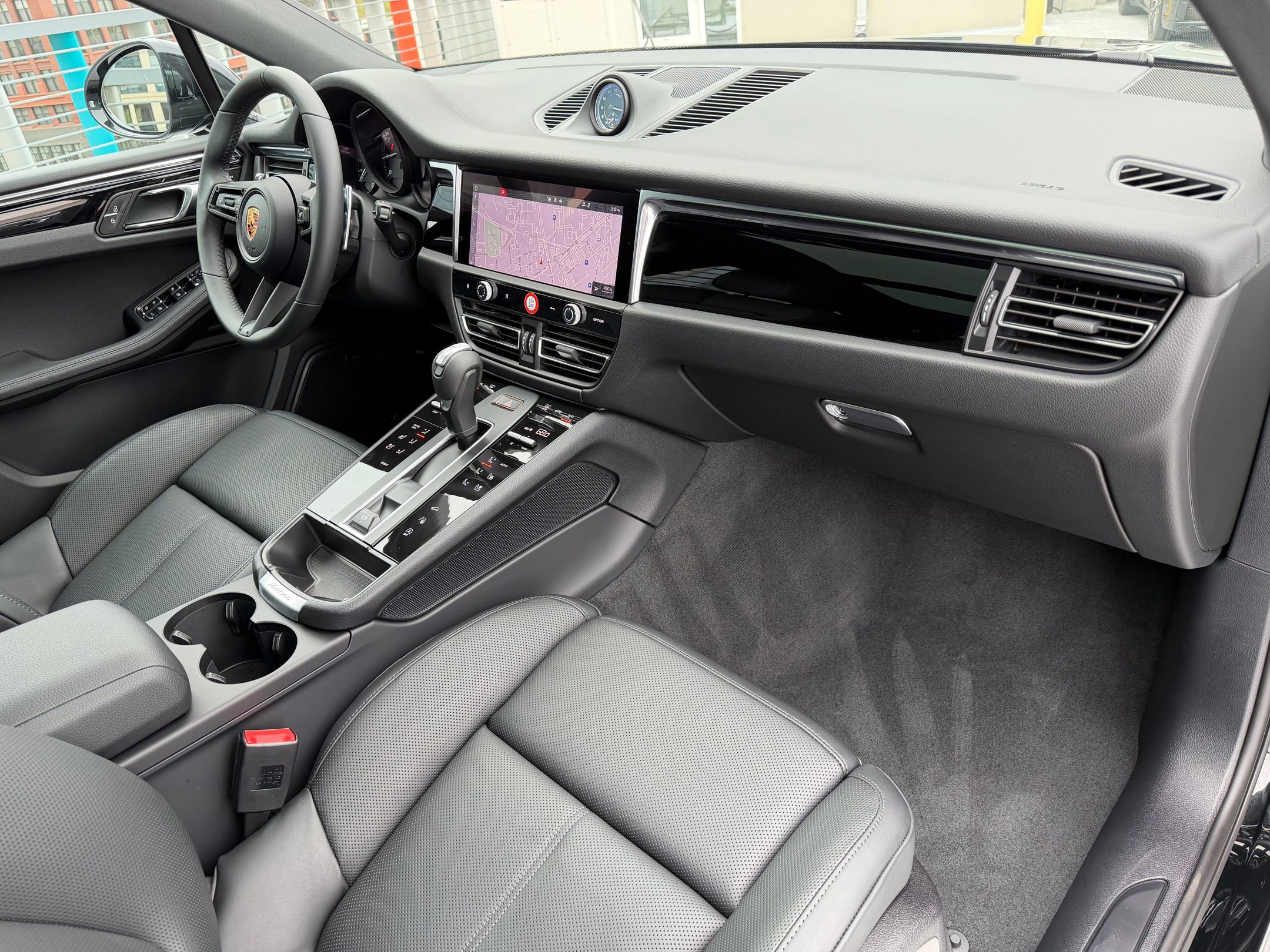 Certified 2026 Porsche Macan AWD/4WD image 17