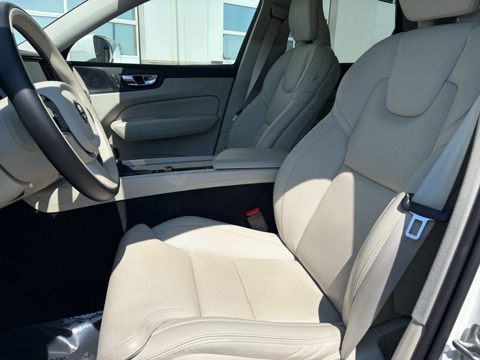 Used 2021 Volvo XC60 T5 Inscription w/ Advanced Package AWD/4WD image 14