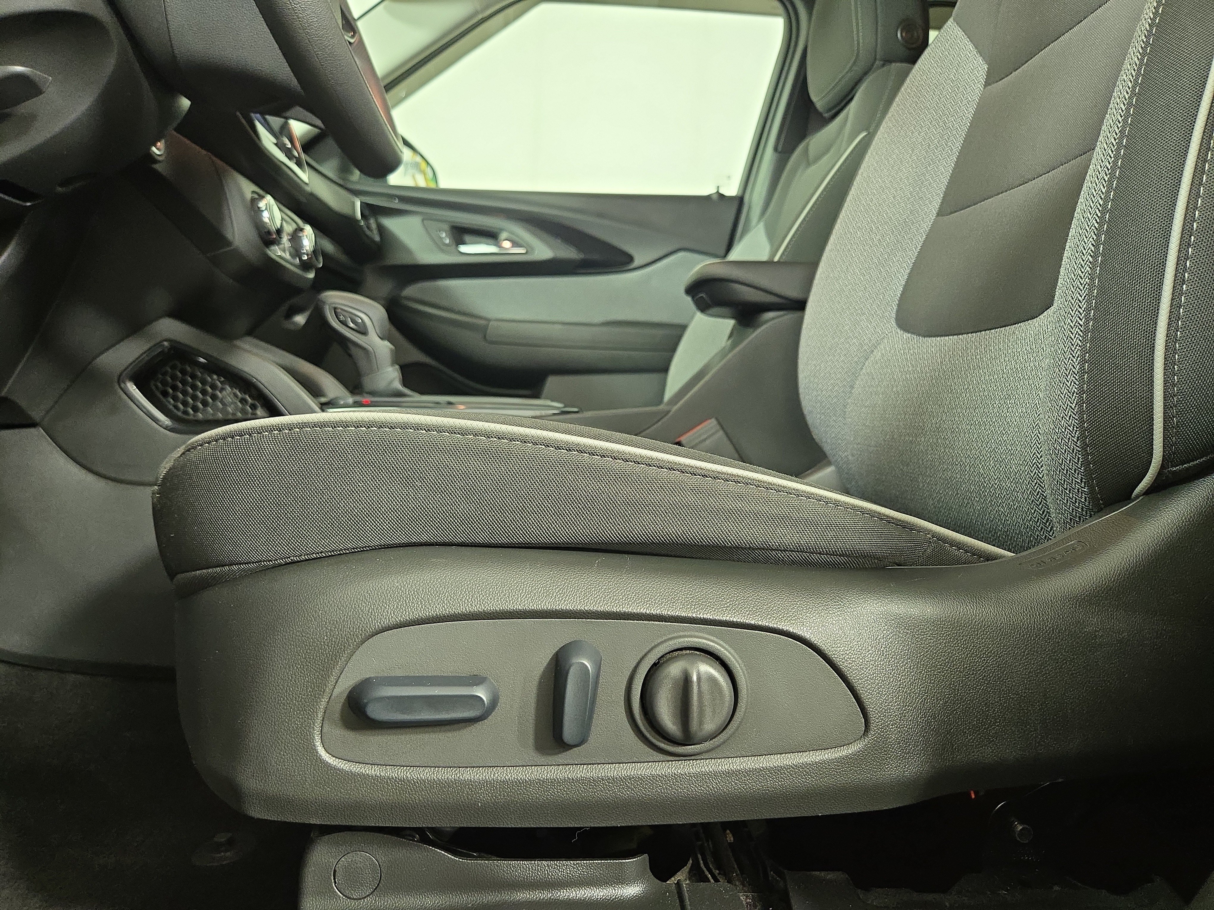 Used 2023 Chevrolet TrailBlazer LT w/ Convenience Package FWD image 31