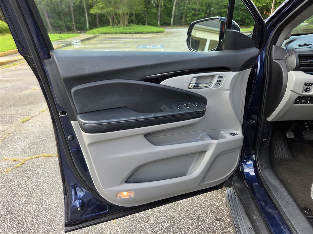 Used 2016 Honda Pilot Touring image 36