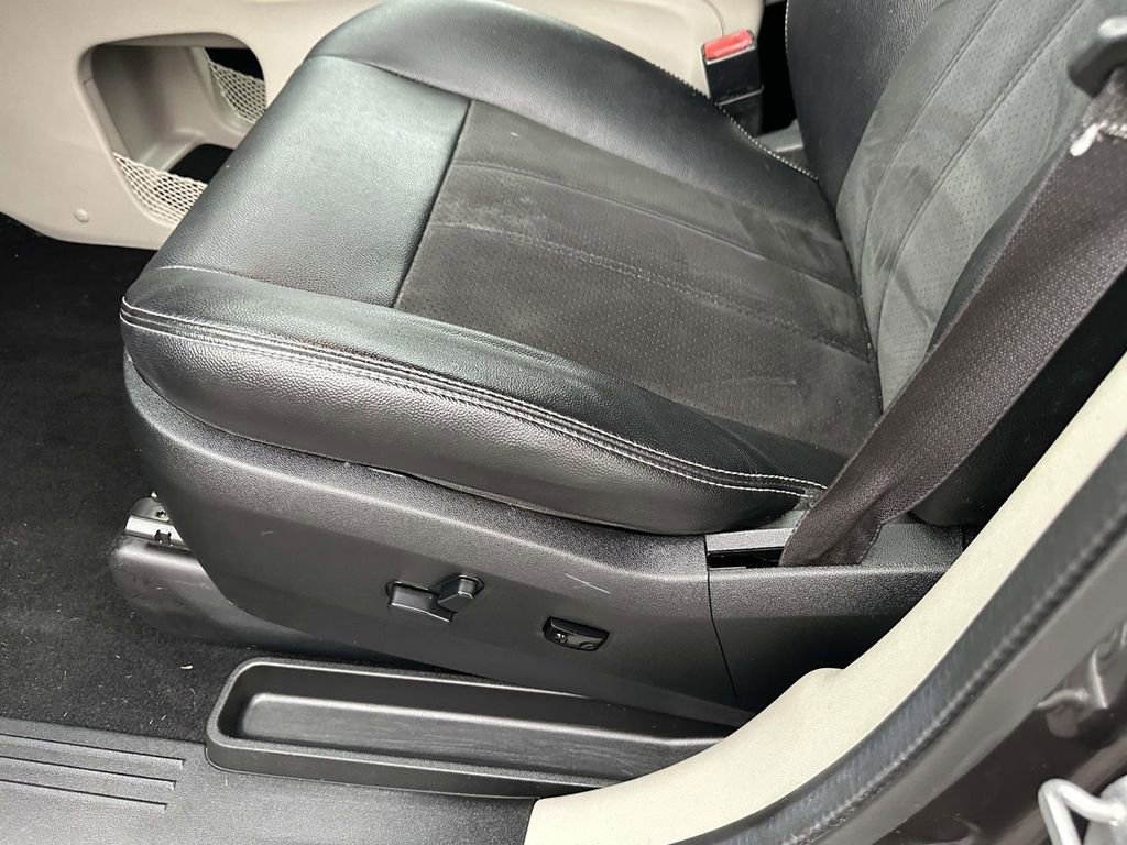 Used 2019 Dodge Grand Caravan SXT image 20