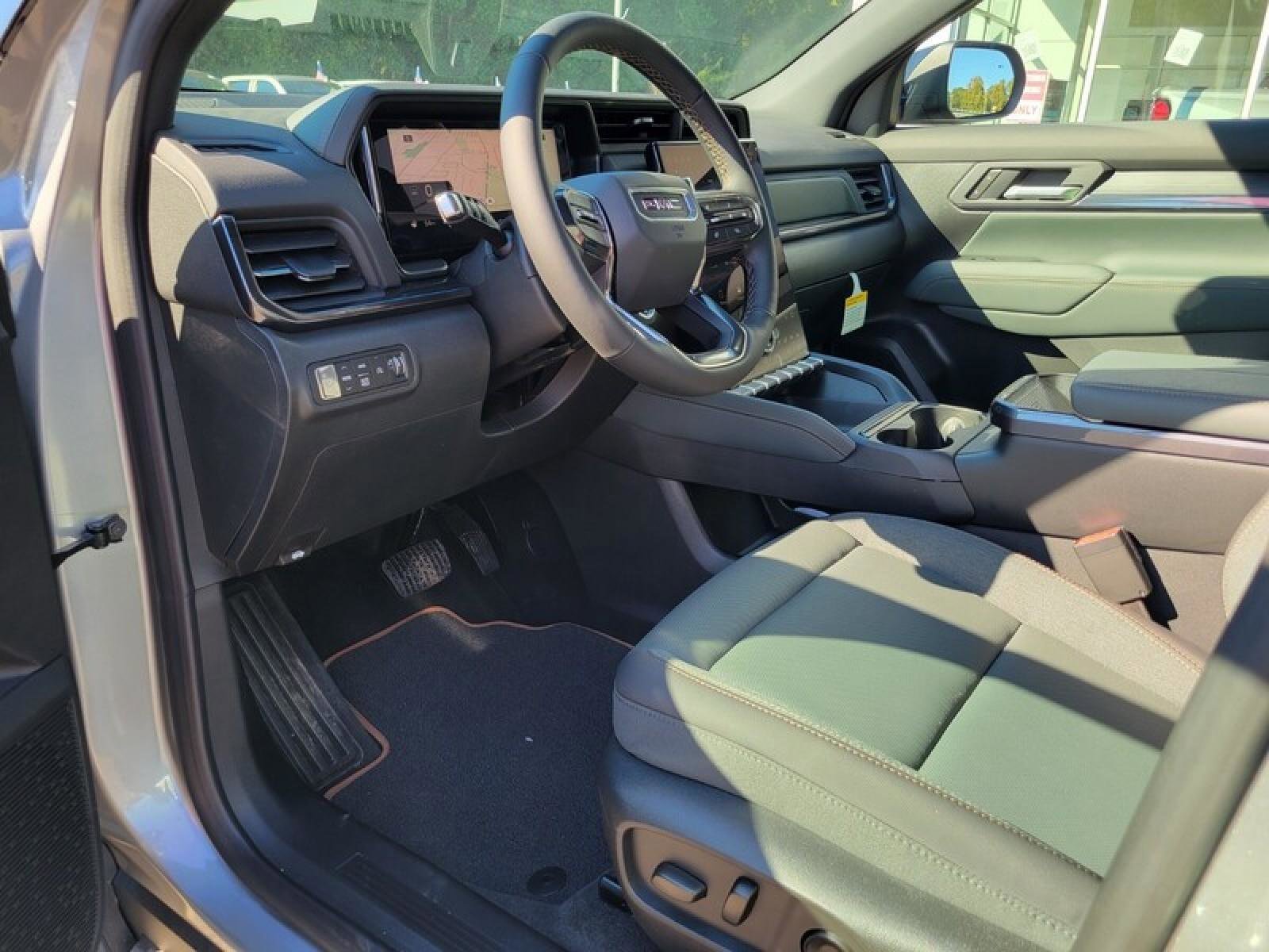 New 2026 GMC Terrain AT4 w/ Convenience Package III AWD/4WD image 18