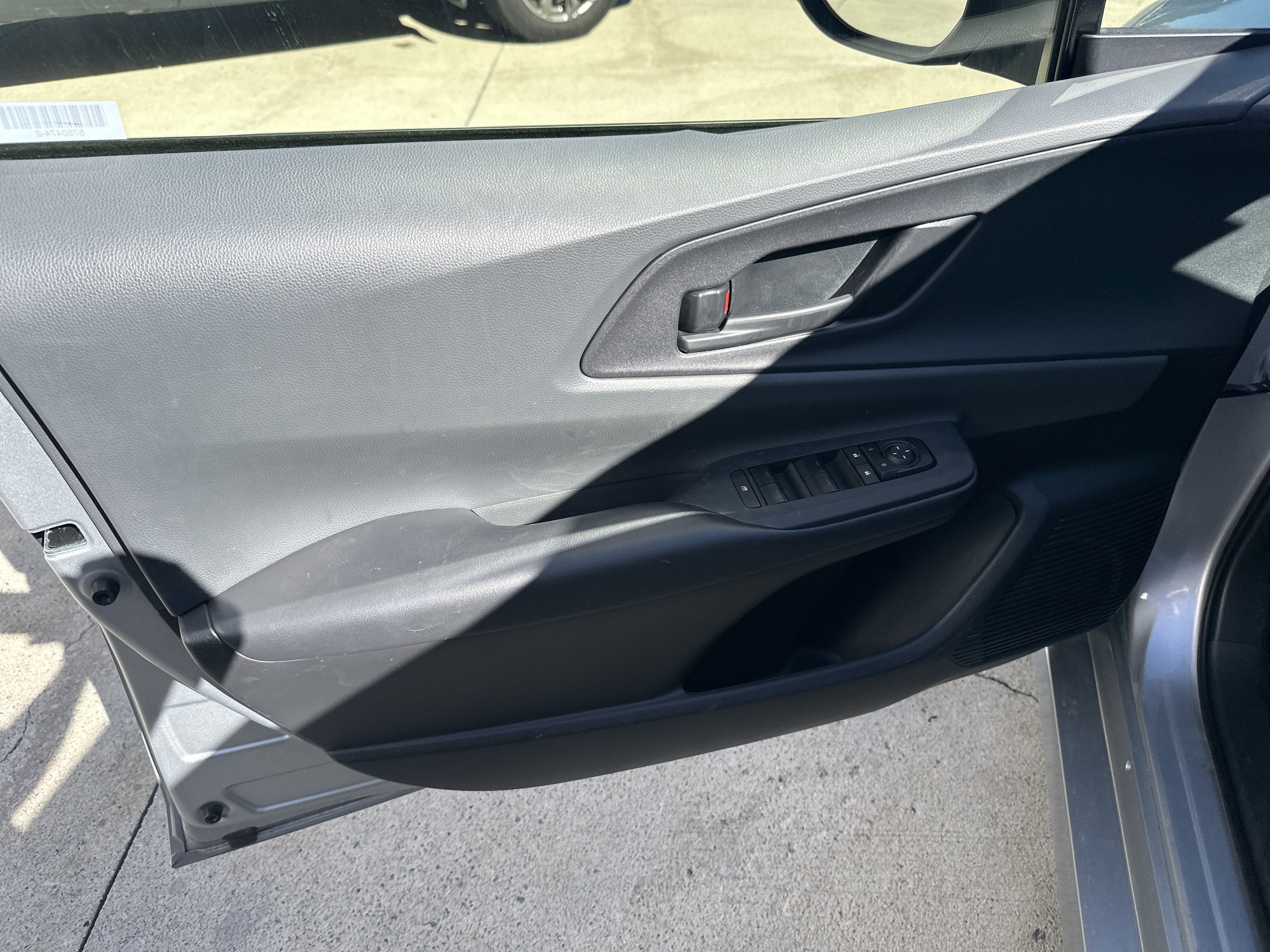 Used 2025 Toyota Prius LE FWD image 13