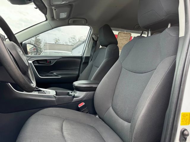 Used 2019 Toyota RAV4 LE AWD/4WD image 10