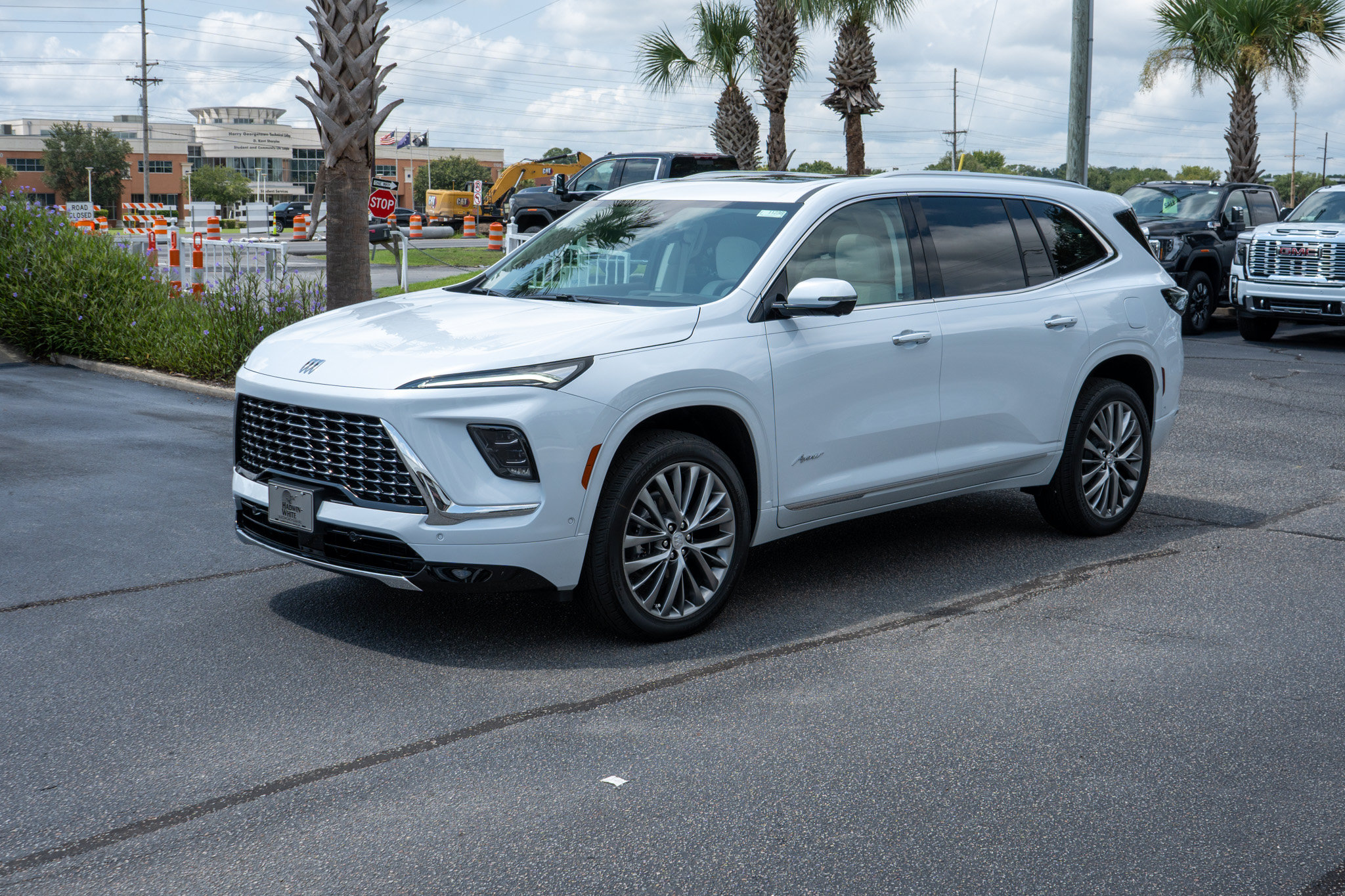 New 2026 Buick Enclave Avenir w/ Super Cruise Package FWD image 7