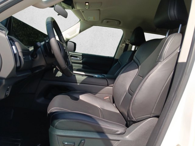 Used 2025 Nissan Armada SV RWD image 15