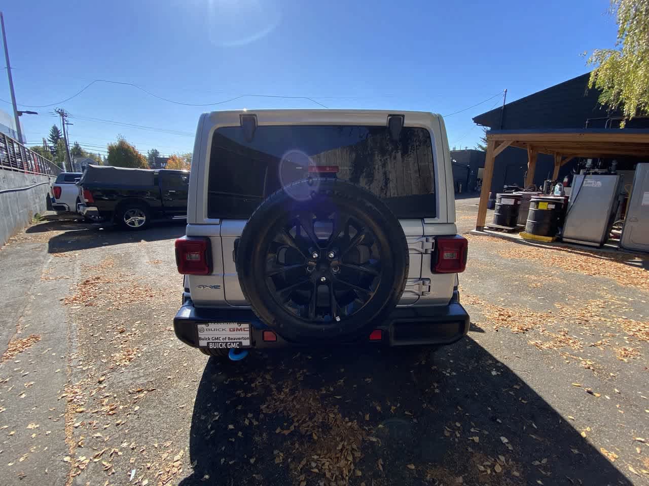 Used 2024 Jeep Wrangler Unlimited Sahara AWD/4WD image 5
