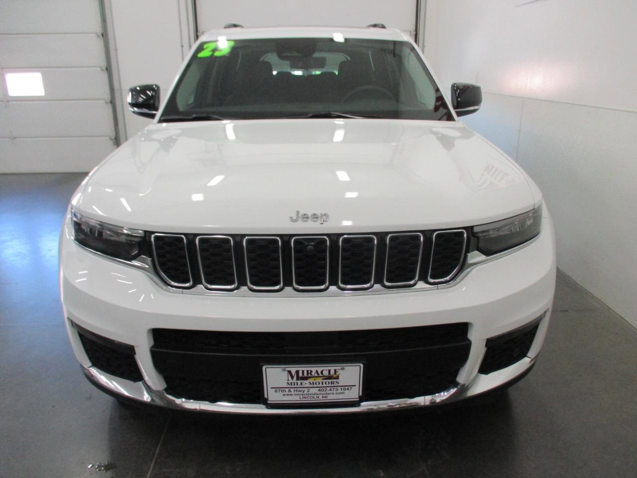 Used 2023 Jeep Grand Cherokee L Limited w/ Luxury Tech Group II AWD/4WD image 8