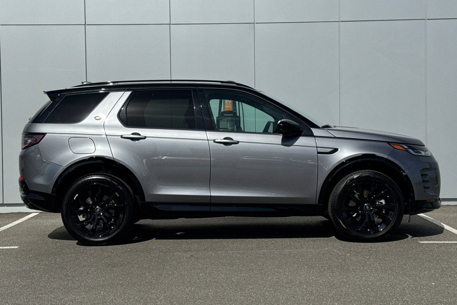 Used 2025 Land Rover Discovery Sport Dynamic SE AWD/4WD image 6