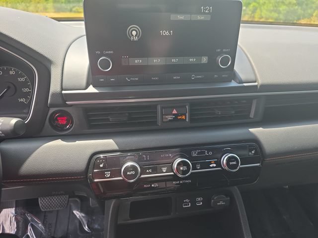 Used 2025 Honda Pilot Sport image 21