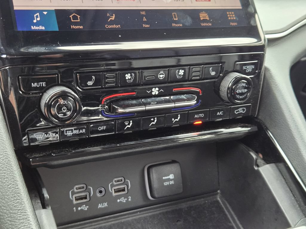 Used 2023 Jeep Grand Cherokee Limited w/ Luxury Tech Group II AWD/4WD image 19