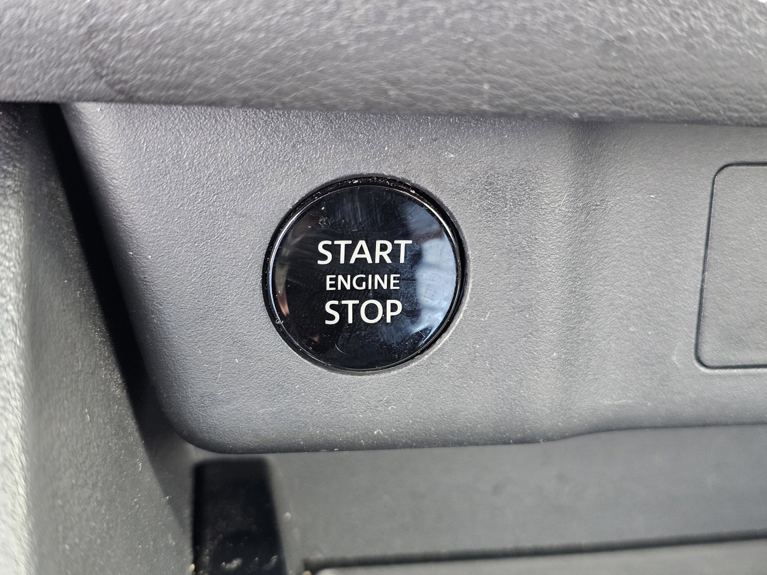 Used 2025 Nissan Rogue SV FWD image 23