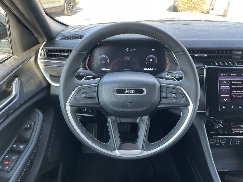 Used 2025 Jeep Grand Cherokee Altitude image 14