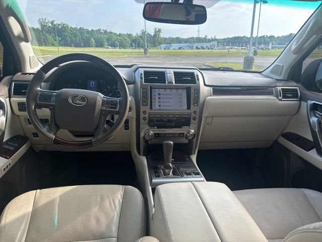 Used 2018 Lexus GX 460 Premium w/ Premium Package AWD/4WD image 16