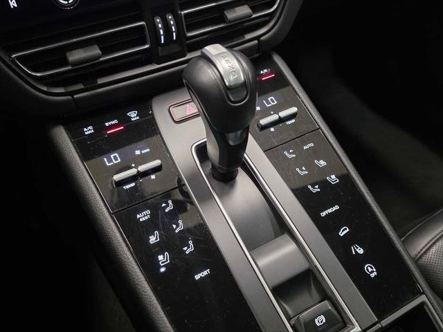 Used 2024 Porsche Macan AWD/4WD image 32