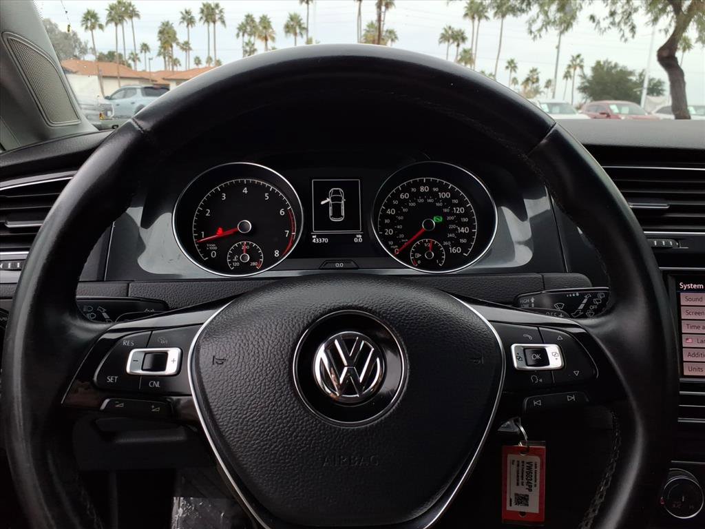 Used 2018 Volkswagen Golf S image 25