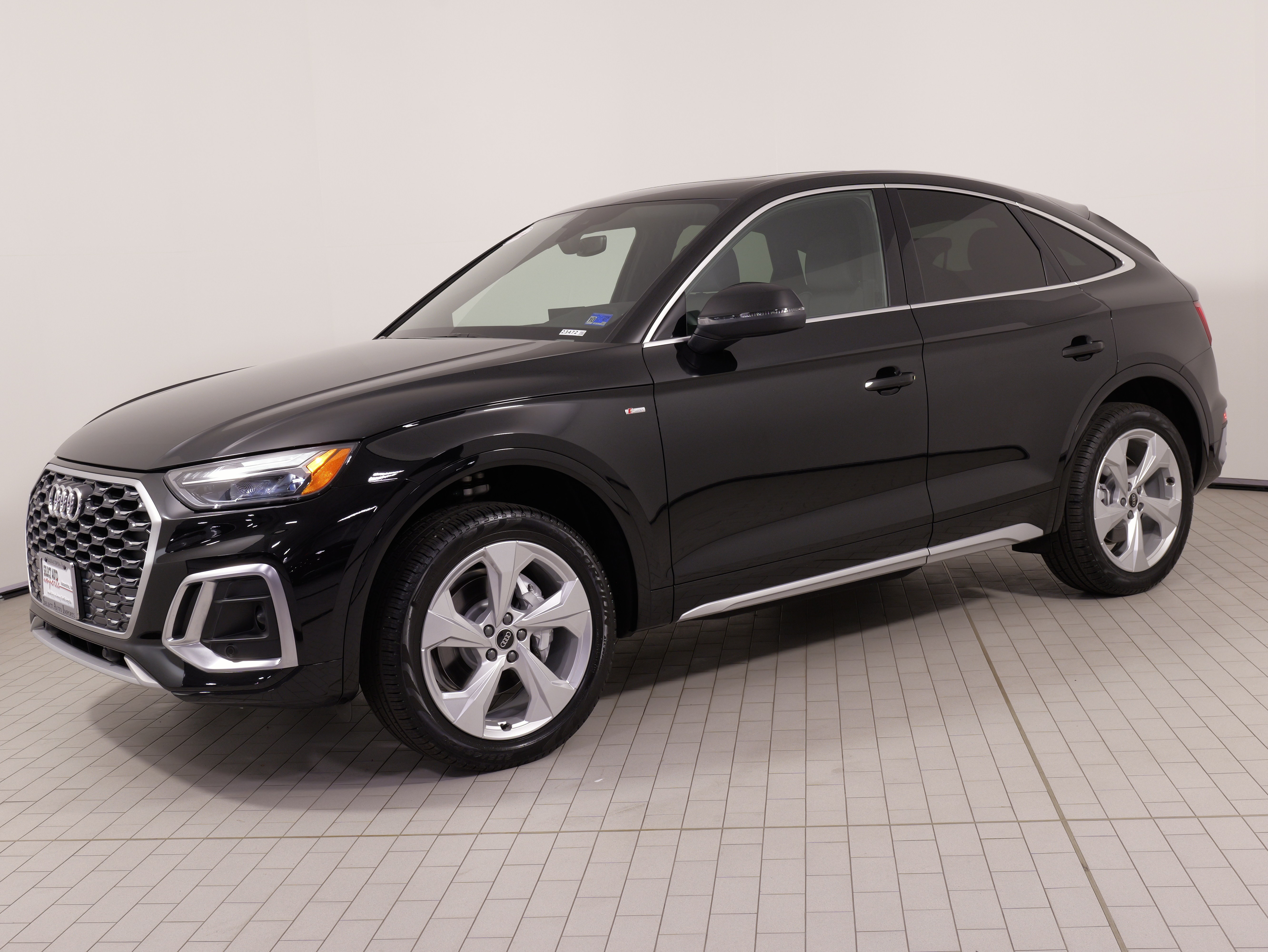 Used 2025 Audi Q5 2.0T Premium Plus w/ Premium Plus Package AWD/4WD image 1