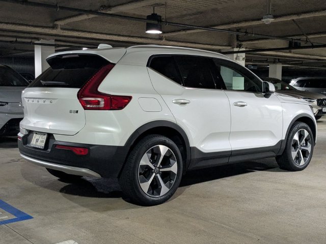 New 2025 Volvo XC40 B5 Core w/ Protection Package Premier AWD/4WD image 3