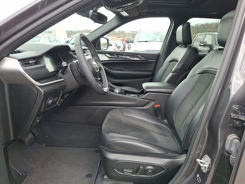 Used 2023 Jeep Grand Cherokee Altitude image 13