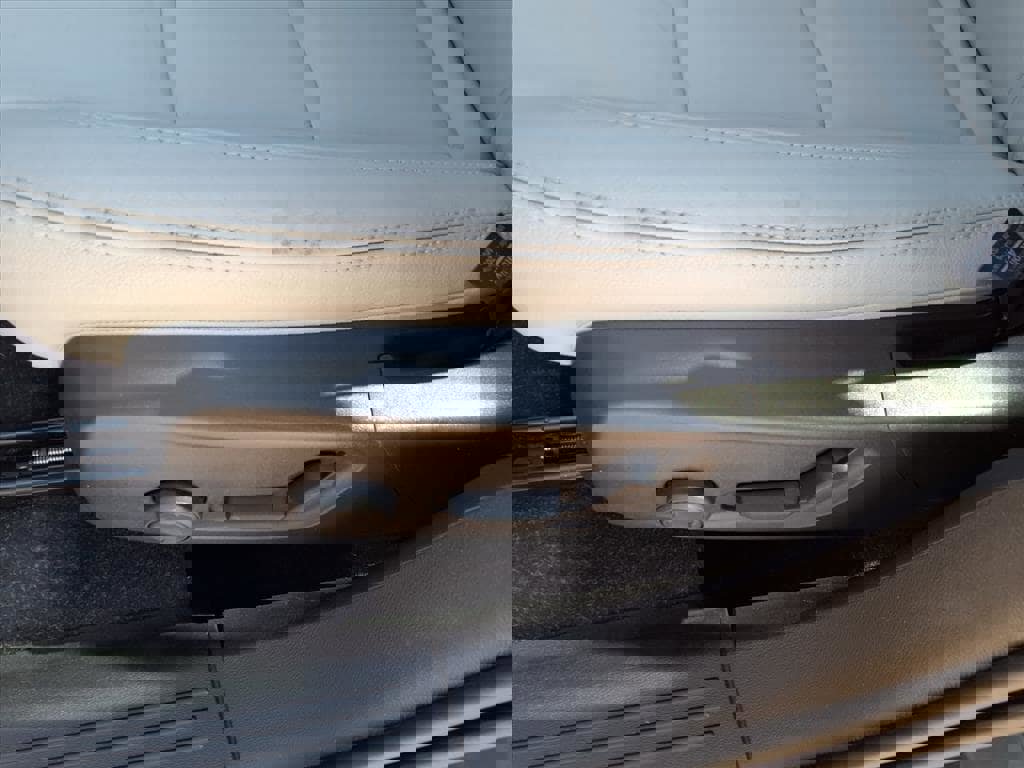 Used 2021 Volvo XC40 T4 Momentum w/ Protection Package Premier image 22