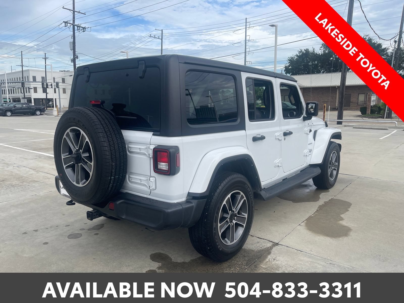 Used 2023 Jeep Wrangler Unlimited Sahara AWD/4WD image 5