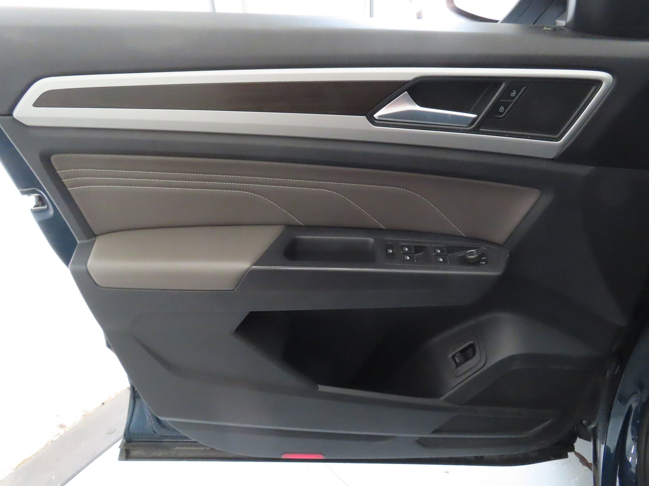 Used 2021 Volkswagen Atlas SE FWD image 9