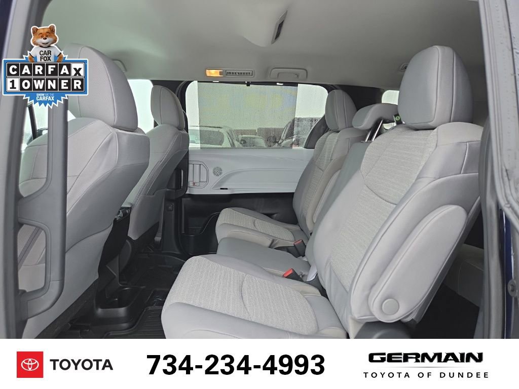 Used 2025 Toyota Sienna LE image 21