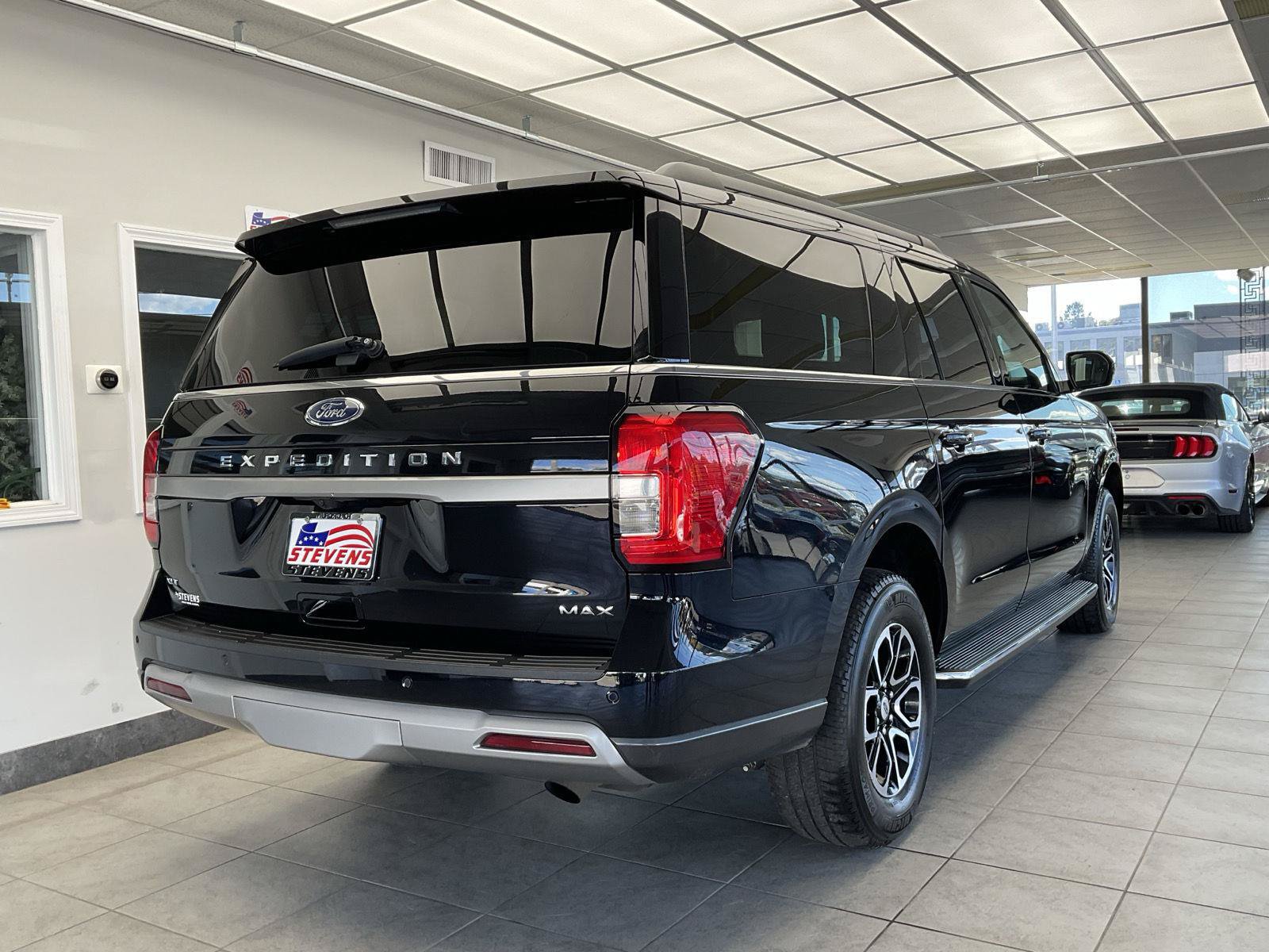 Used 2023 Ford Expedition Max XLT AWD/4WD image 5