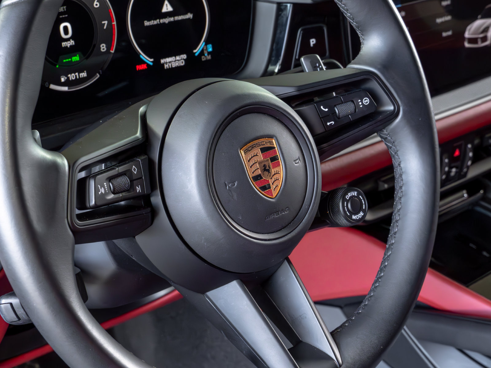 Certified 2025 Porsche Cayenne E-Hybrid Coupe w/ Premium Package Plus AWD/4WD image 37