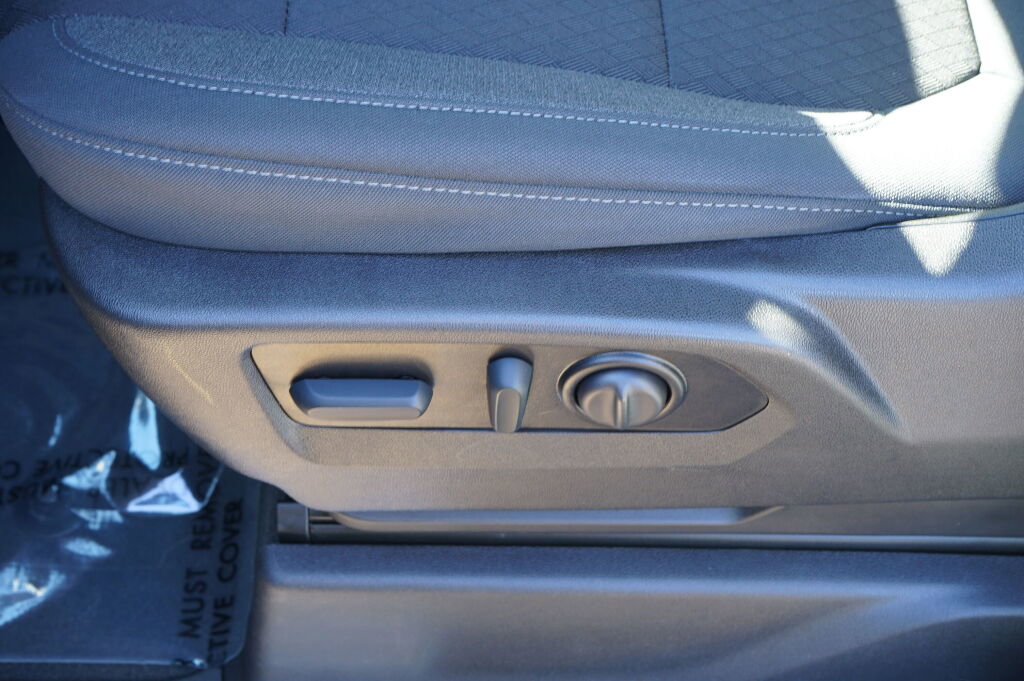 Used 2022 Chevrolet Silverado 1500 LT AWD/4WD image 17