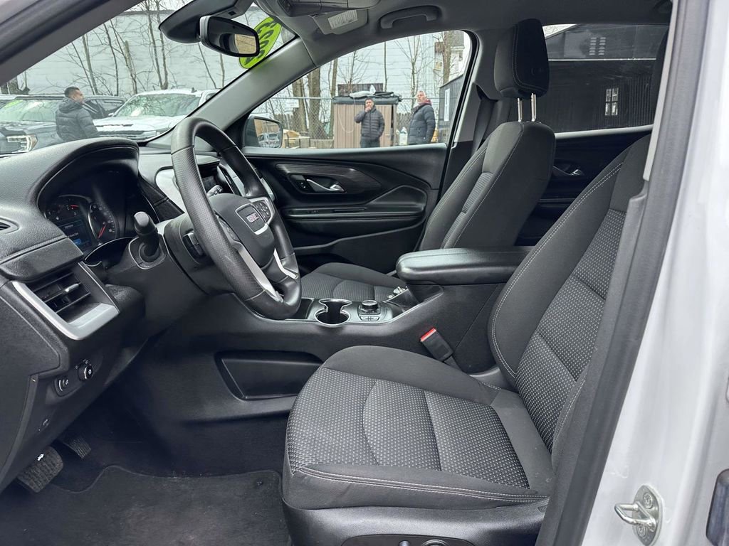Used 2023 GMC Terrain SLE w/ Driver Convenience Package image 14