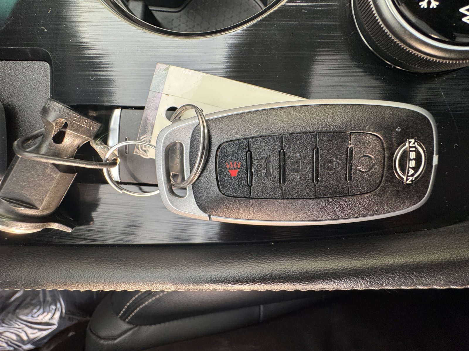 Used 2023 Nissan Rogue SL w/ SL Premium Package image 31