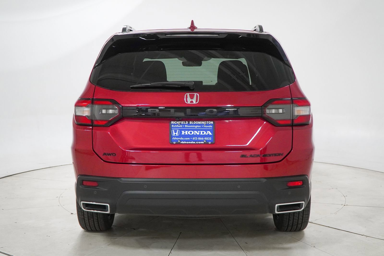 Certified 2025 Honda Pilot Black Edition image 9