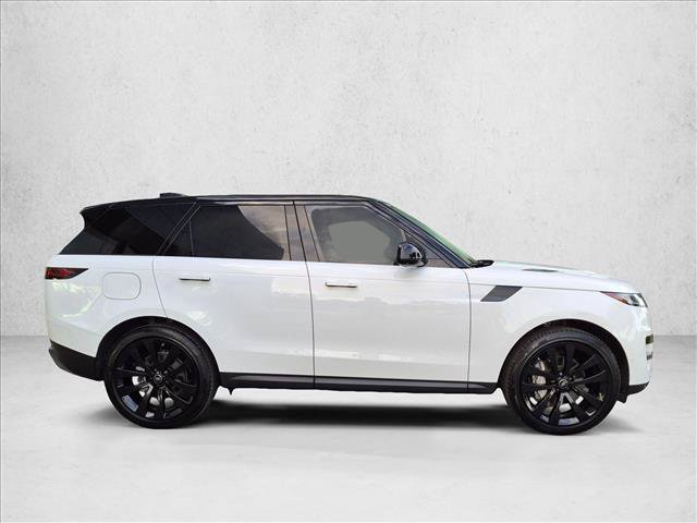 Used 2025 Land Rover Range Rover Sport SE AWD/4WD image 4