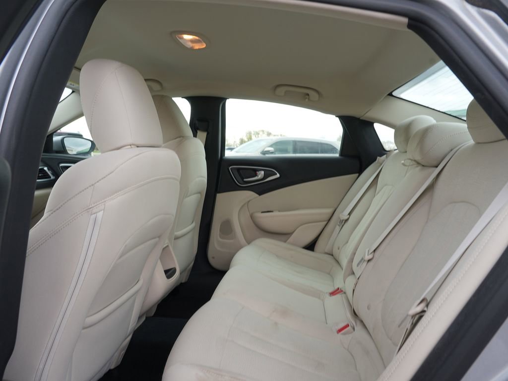 Used 2015 Chrysler 200 Limited FWD image 18