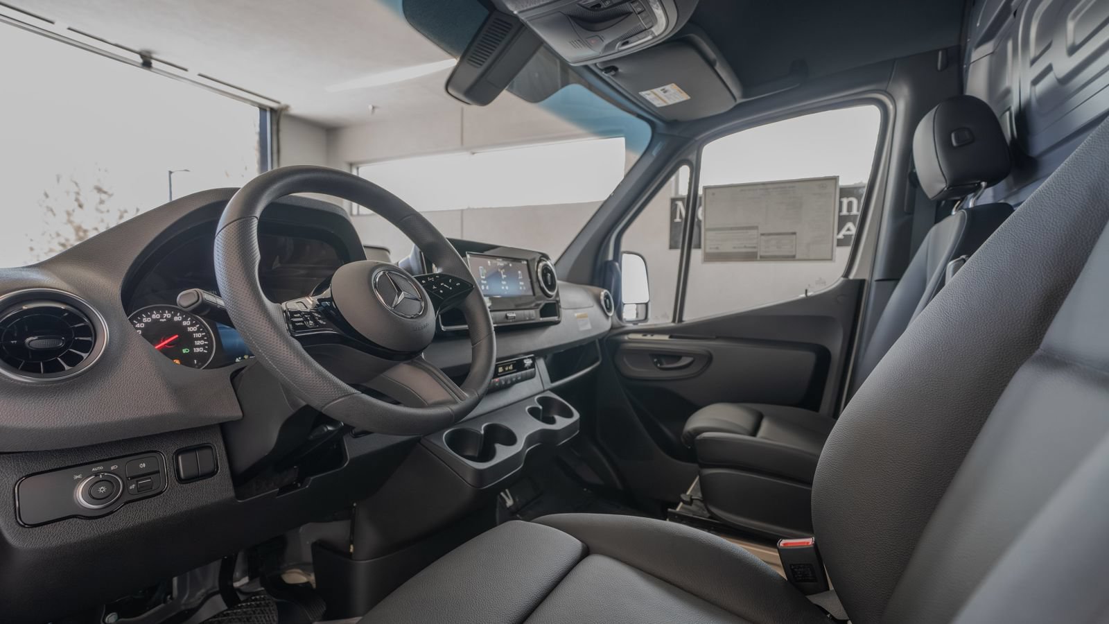 Used 2025 Mercedes-Benz Sprinter 2500 image 6