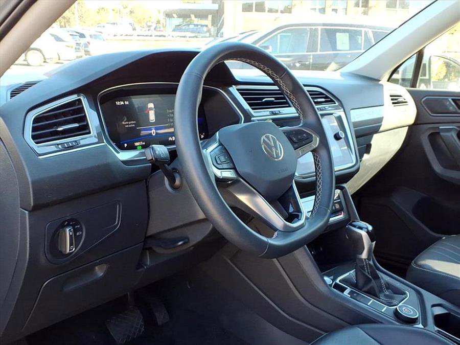 Used 2024 Volkswagen Tiguan SE image 18