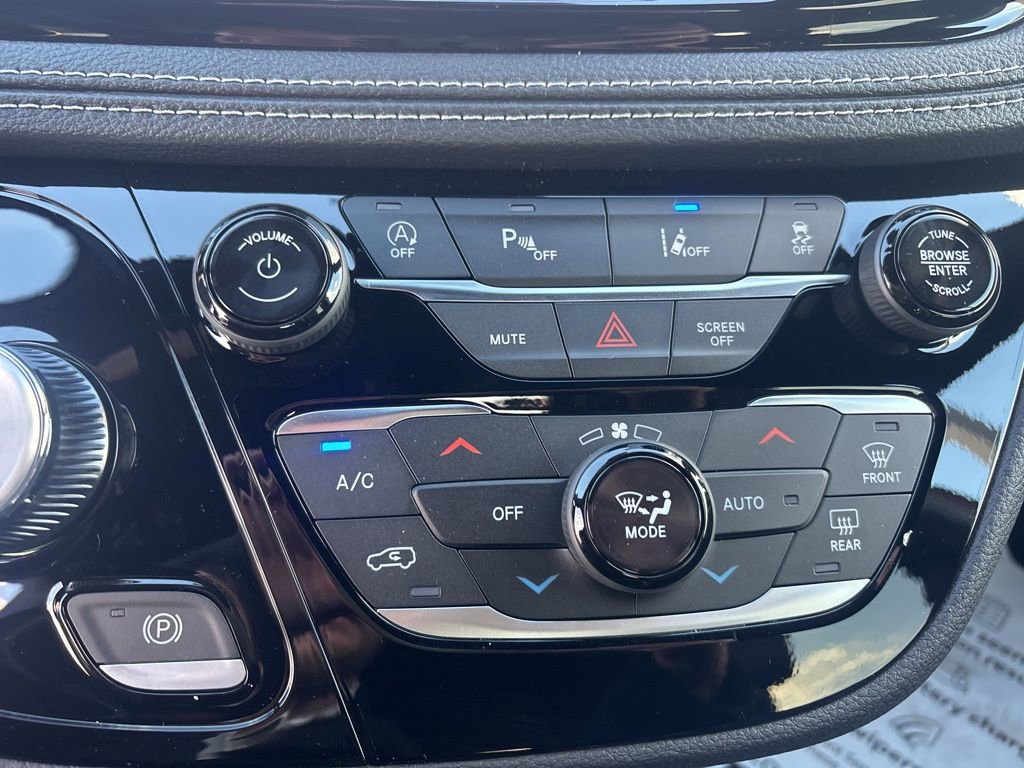 New 2026 Chrysler Pacifica Select image 18