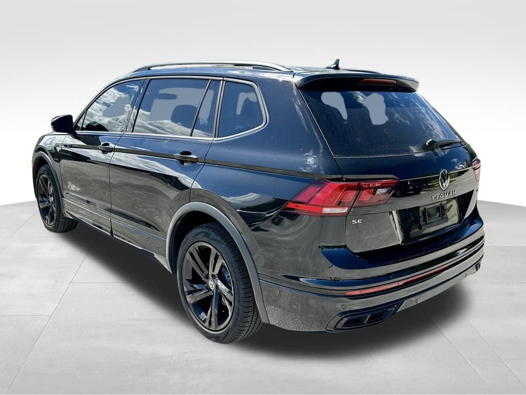 Certified 2024 Volkswagen Tiguan SE R-Line image 4