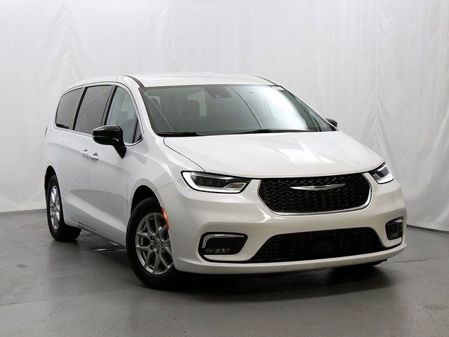 Used 2024 Chrysler Pacifica Touring-L image 1