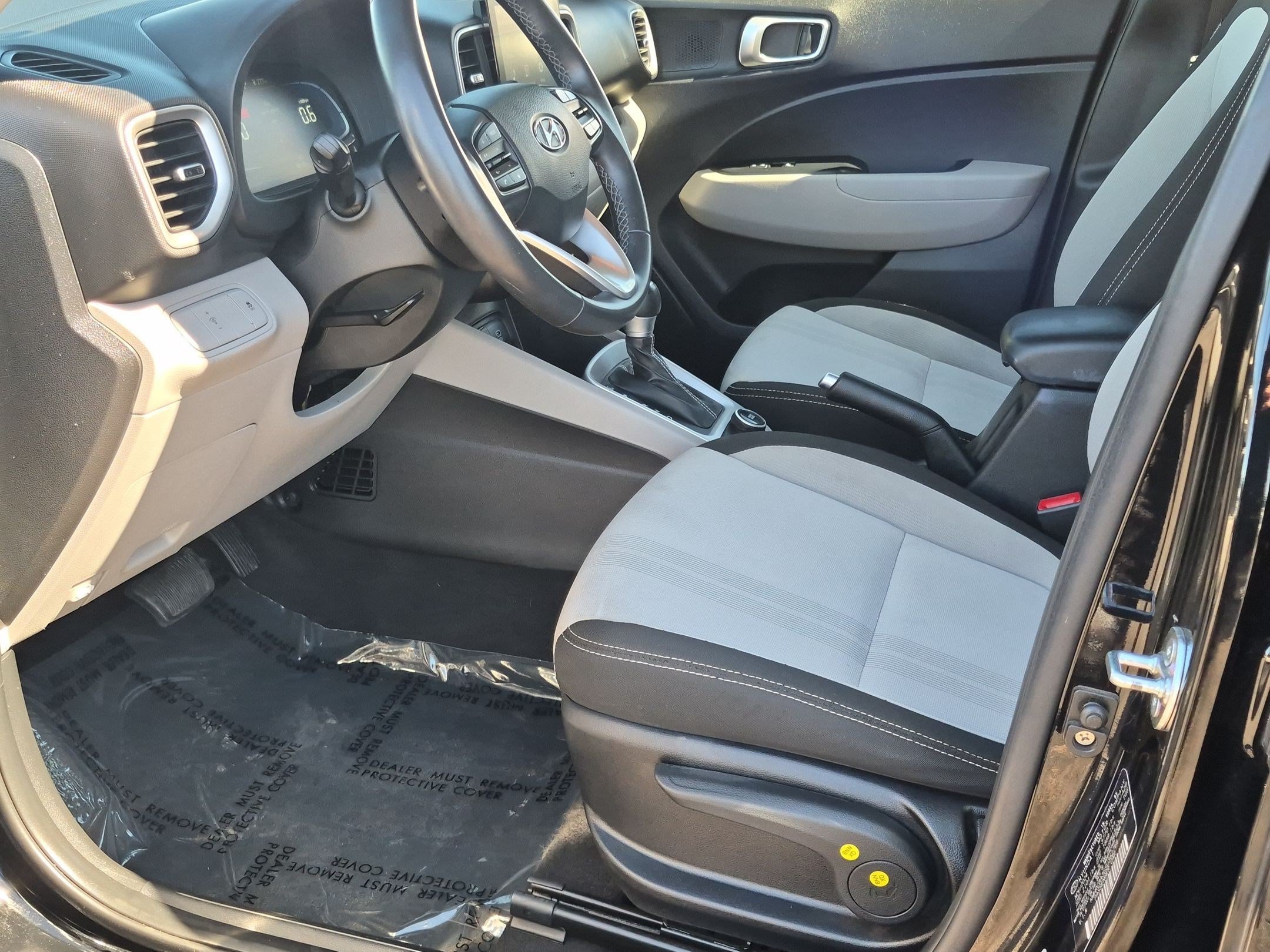 Used 2025 Hyundai Venue SEL FWD image 21