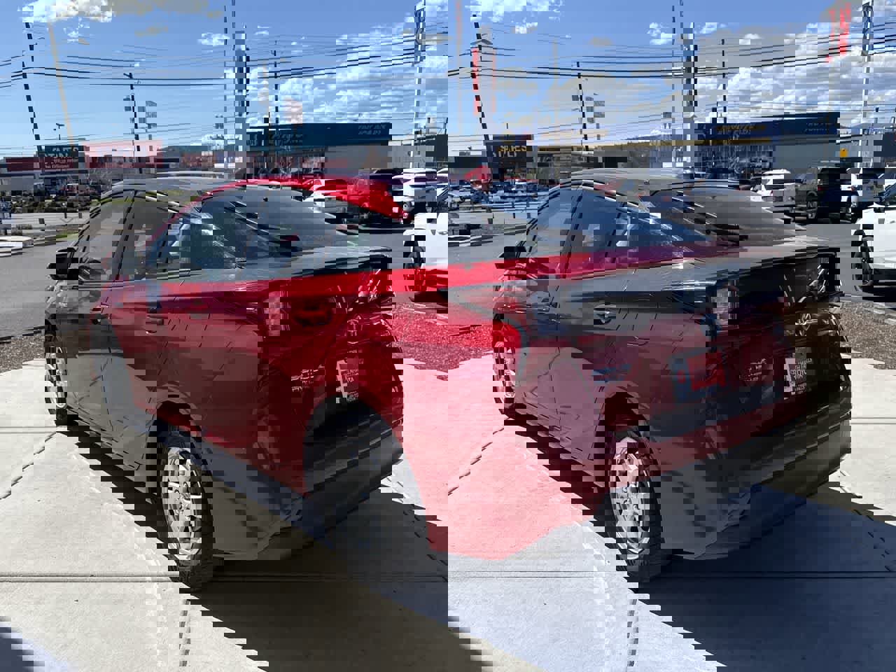 Used 2019 Toyota Prius XLE w/ Advanced Technology Package image 5