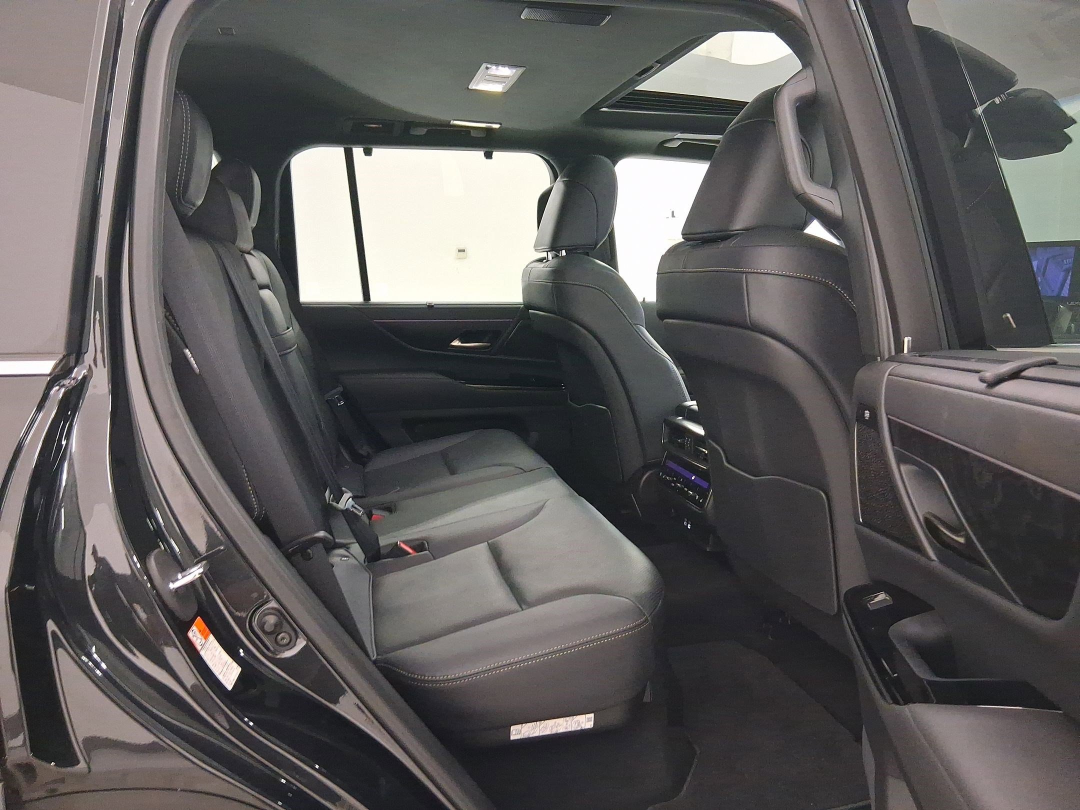 Certified 2025 Lexus LX 600 4WD w/ Luxury Package image 31