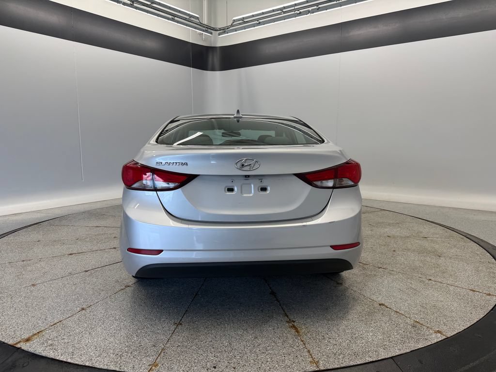 Used 2015 Hyundai Elantra SE w/ Option Group 02 FWD image 6